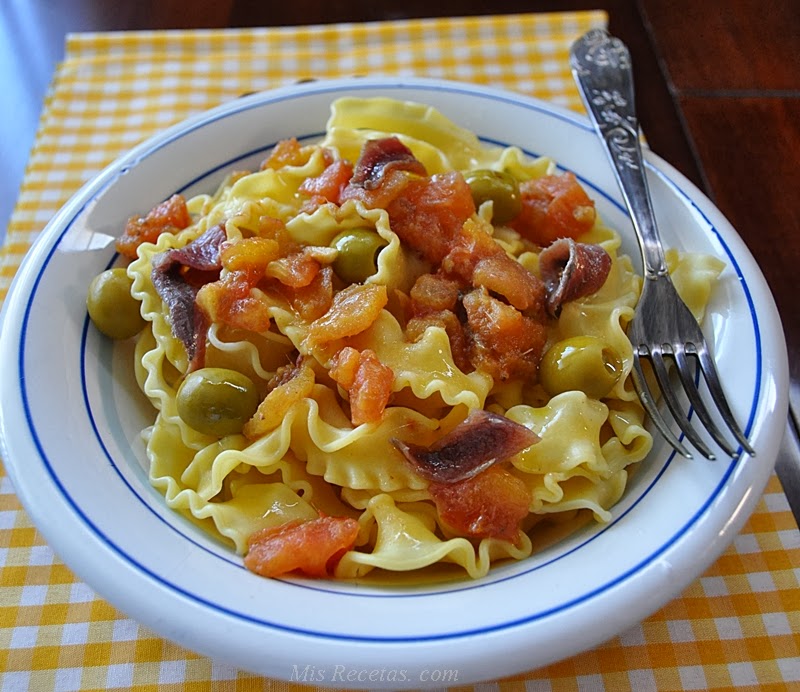 Ricciarelle with tomatoes and anchovies