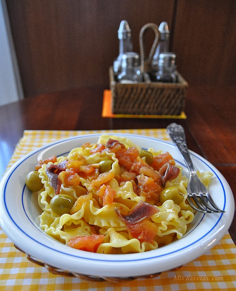 Ricciarelle with tomatoes and anchovies